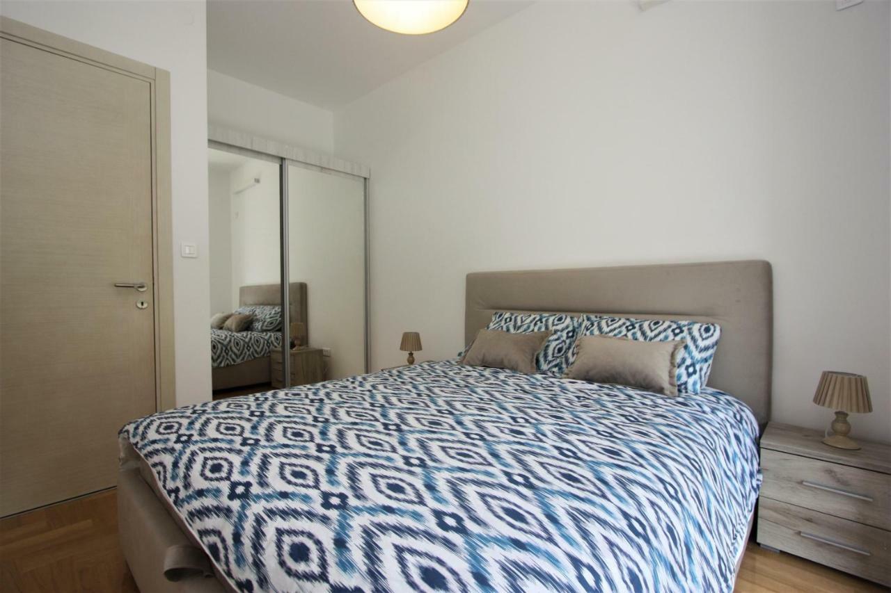 Luxury 1 Bedroom Apartment With Cozy Garden D2-2 In Morinj コトル エクステリア 写真