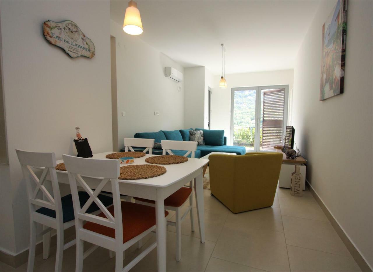 Luxury 1 Bedroom Apartment With Cozy Garden D2-2 In Morinj コトル エクステリア 写真